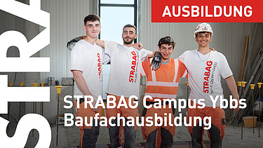 Foto drei Lehrlinge vor Baumaschine