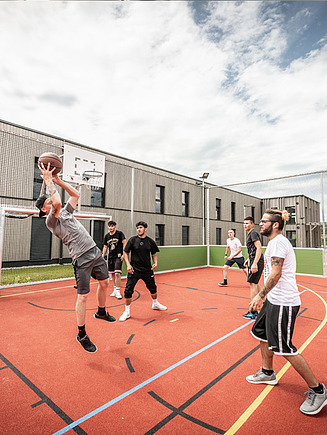 Foto Lehrlinge spielen Basketball