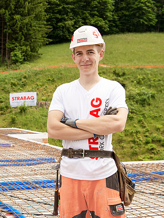 Foto Bauabeiter auf einem Rohbau